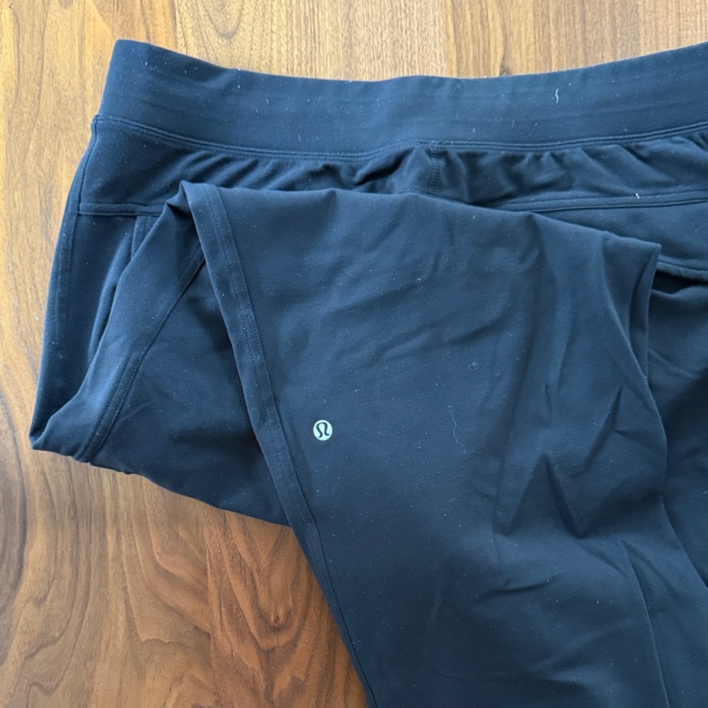 Lululemon Men's Black Joggers - Picture 7 of 7